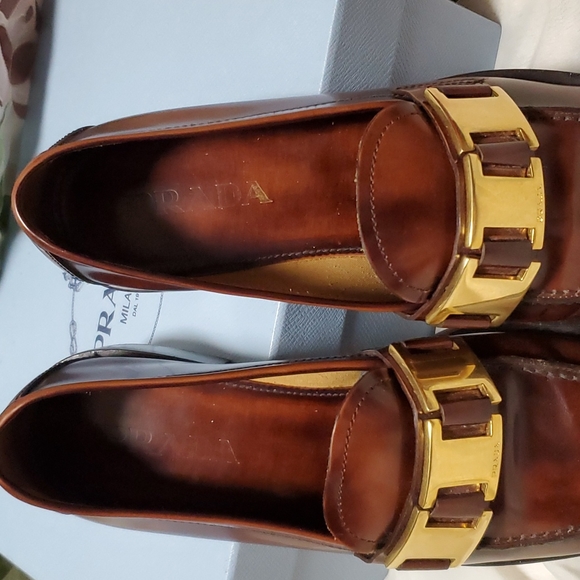 Prada loafer.  Used like new condition. - Picture 3 of 12